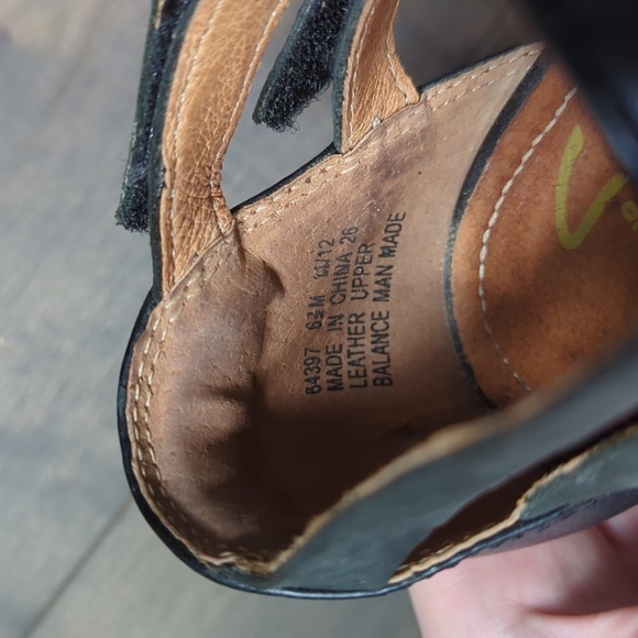 Clark's Size 6.5 Black Leather Sandals - Picture 7 of 11